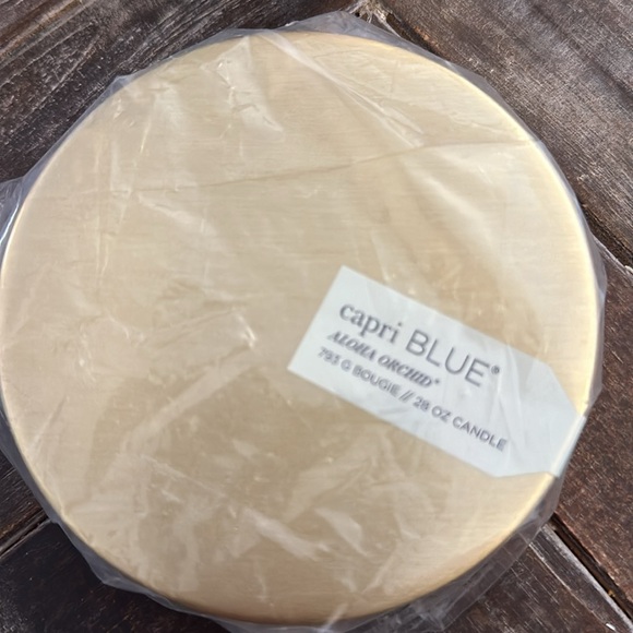Capri Blue - aloha orchid 28oz candle - Picture 3 of 3